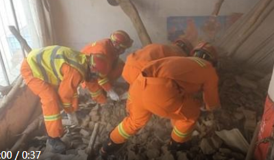呼和浩特武川县一房屋坍塌 消防紧急营救被困人员