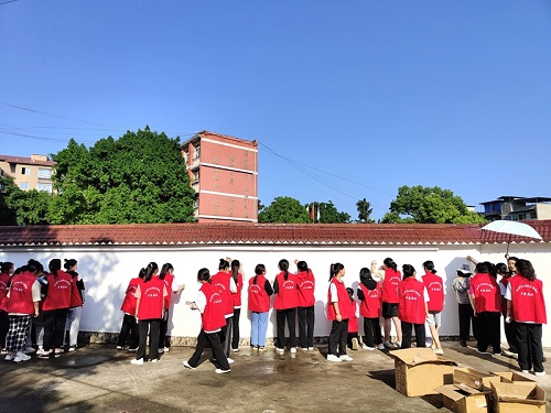志愿“墙绘”，为泸县创建全国文明城市“添彩”